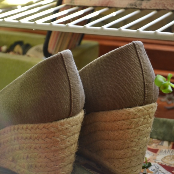 Like New Ann Taylor Brown Espadrille Wedge // 5.5 - Picture 5 of 7